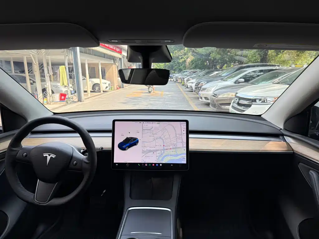 Tesla Model Y — фото 13