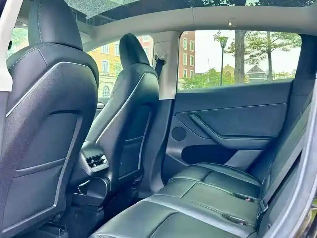 Tesla Model Y — фото 5
