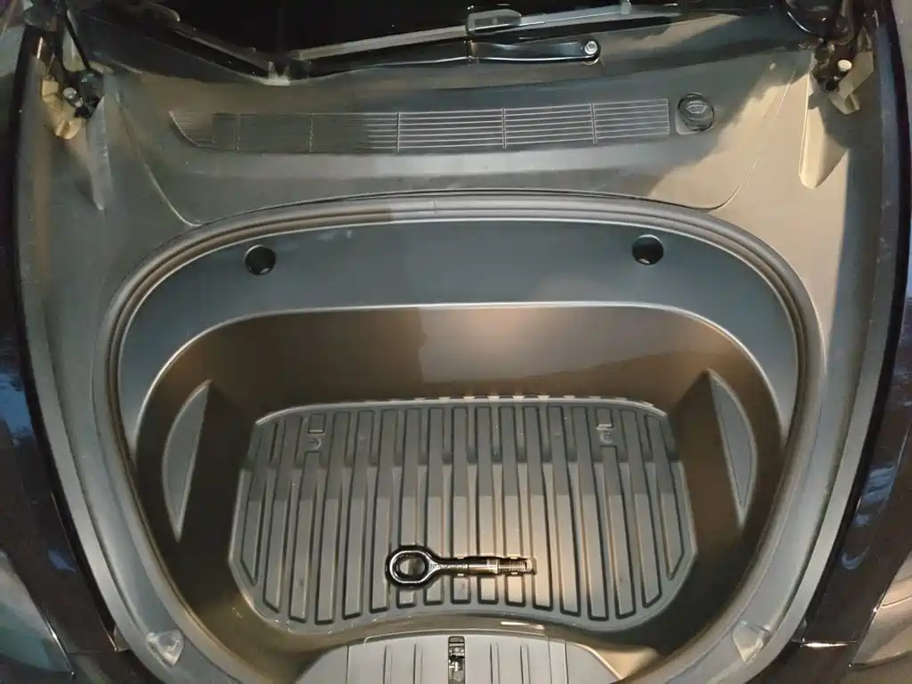 Tesla Model 3 — фото 11