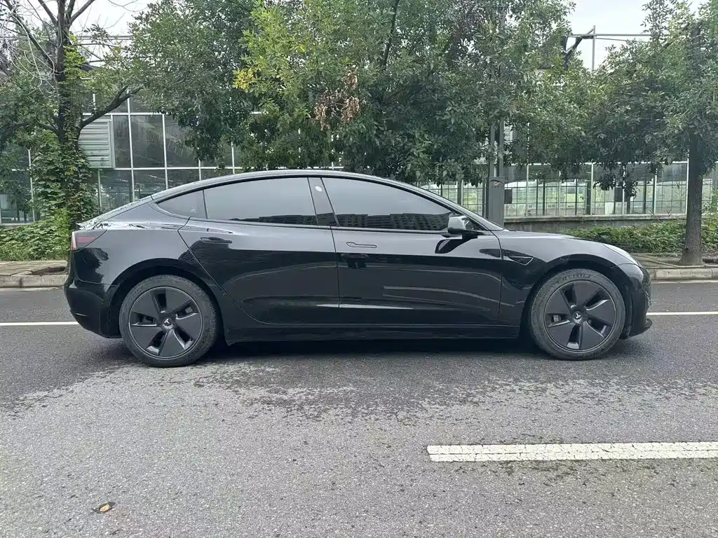 Tesla Model 3 — фото 13