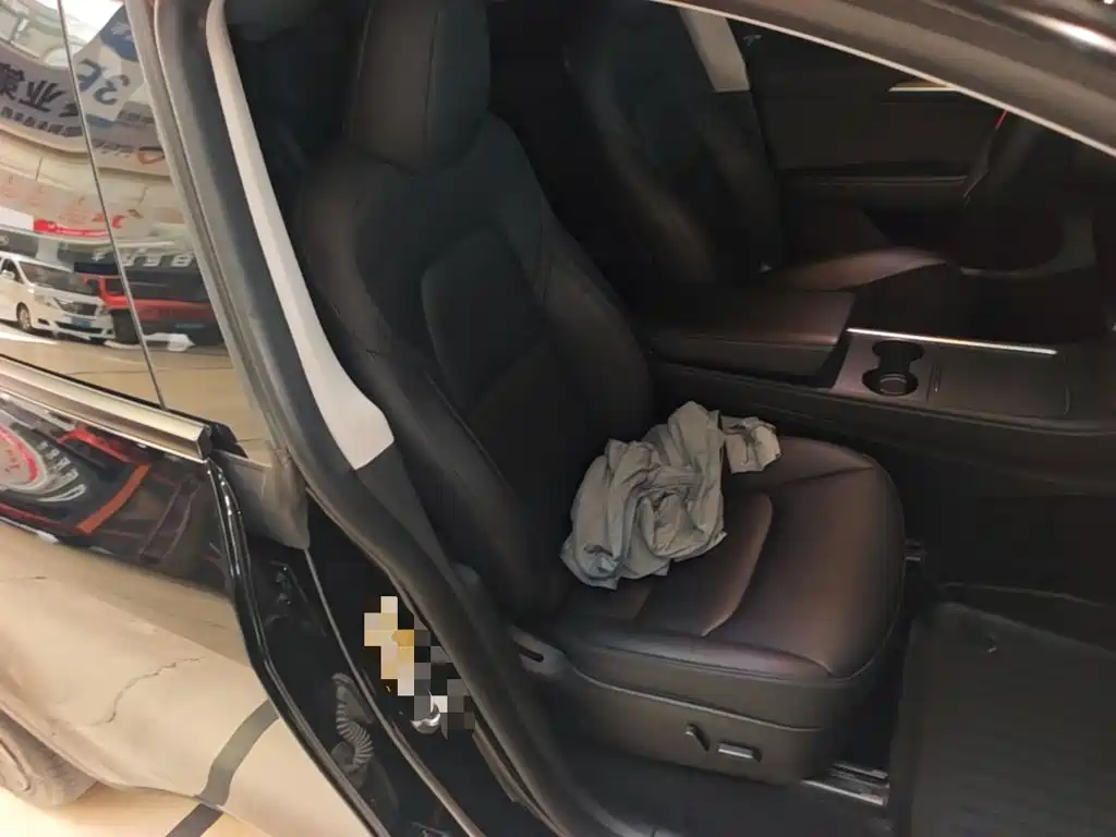 Tesla Model Y — фото 20