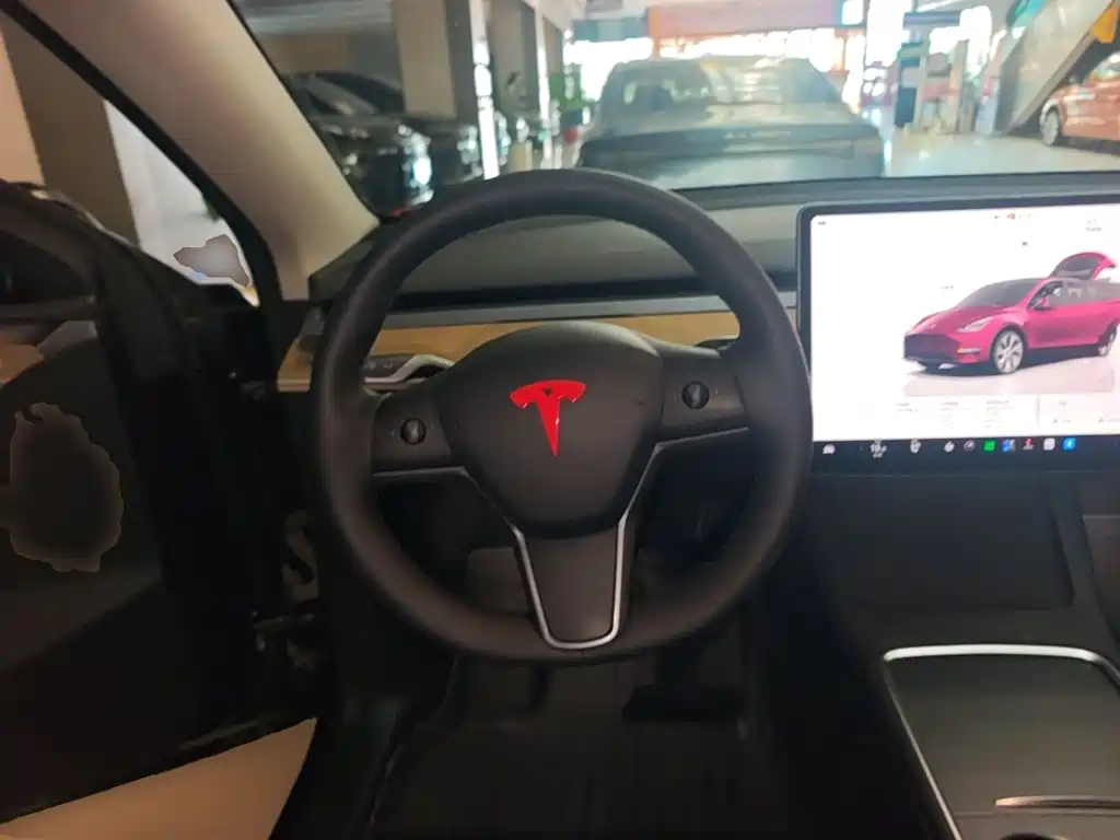 Tesla Model Y — фото 7