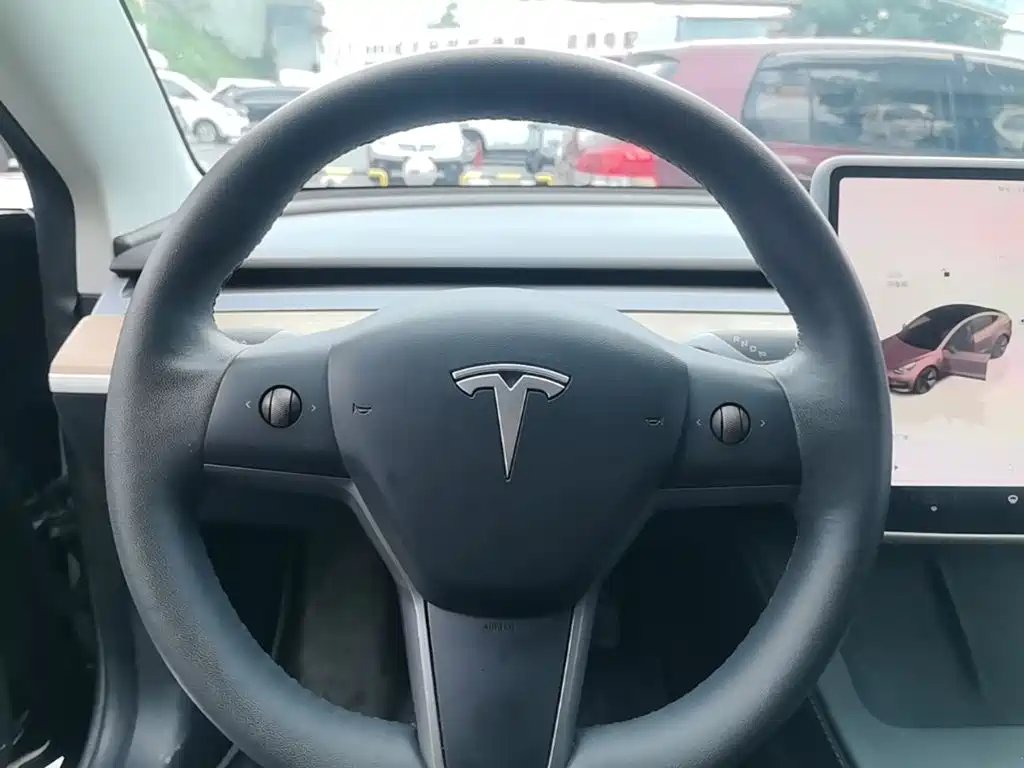 Tesla Model 3 — фото 11