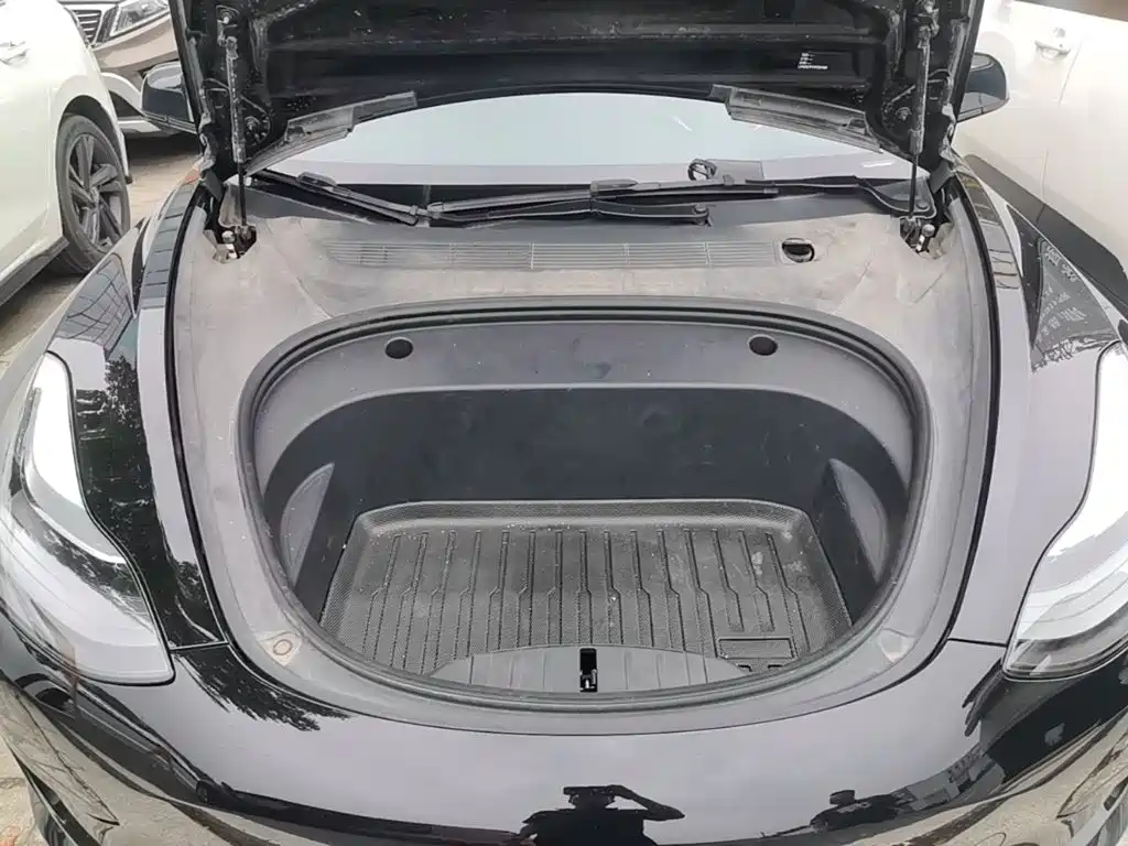 Tesla Model 3 — фото 15