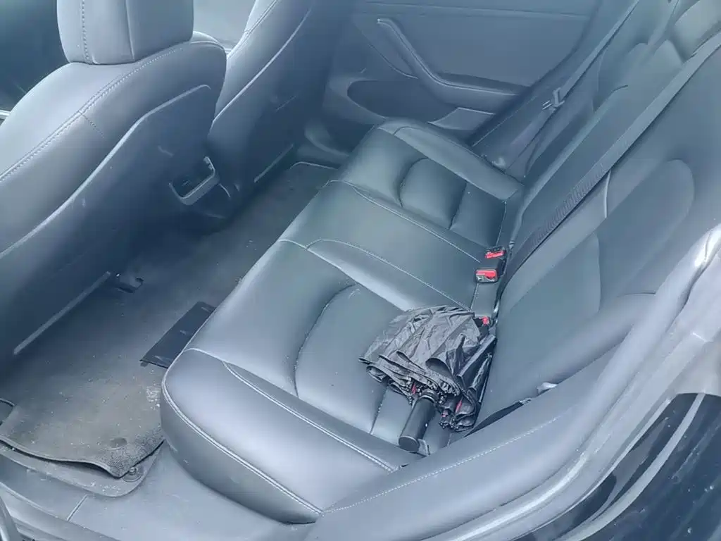 Tesla Model 3 — фото 17