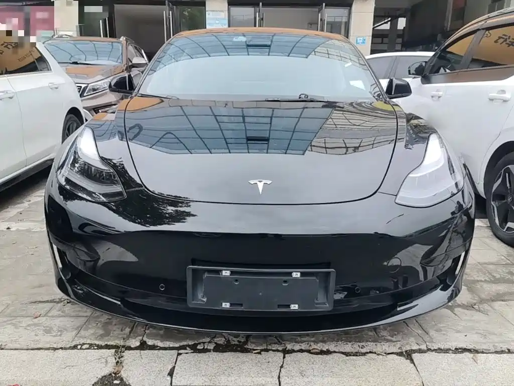 Tesla Model 3 — фото 3