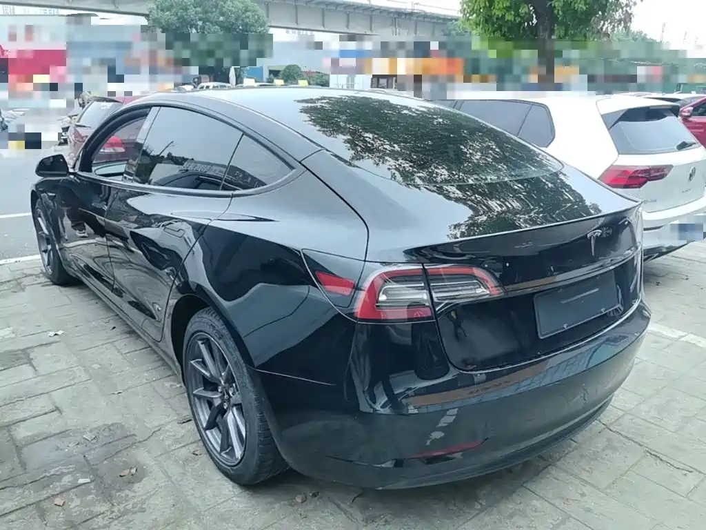 Tesla Model 3 — фото 5