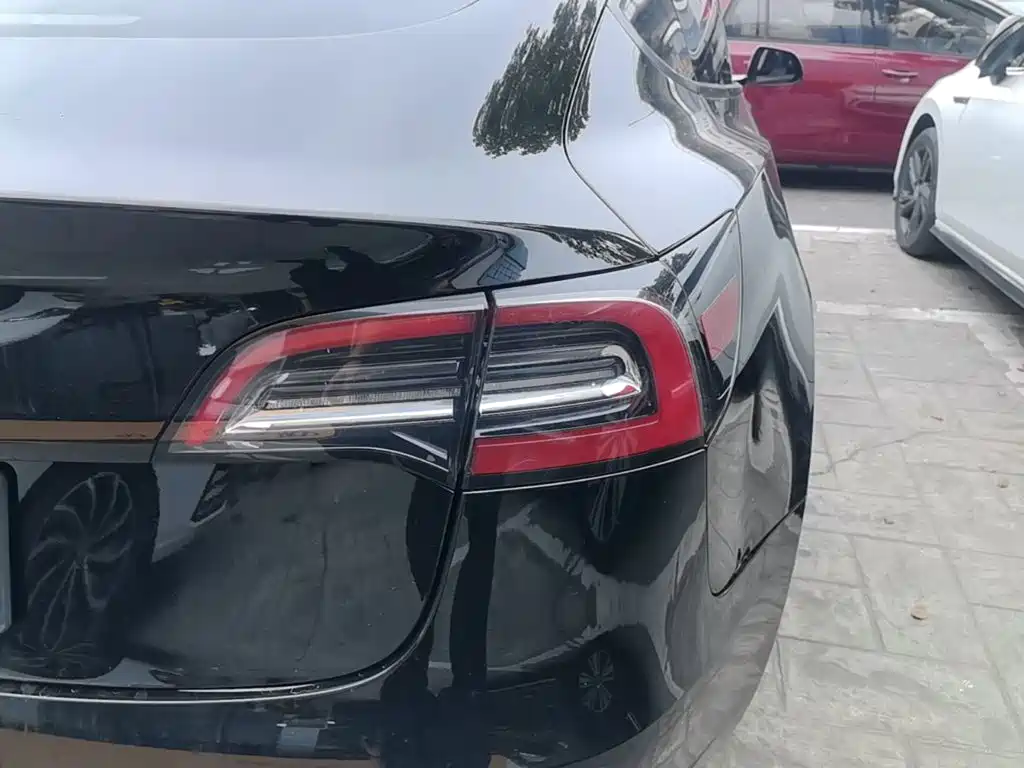 Tesla Model 3 — фото 8