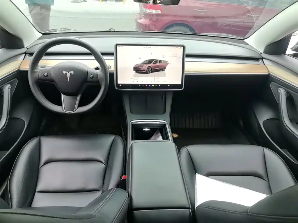 Tesla Model 3 — фото 10