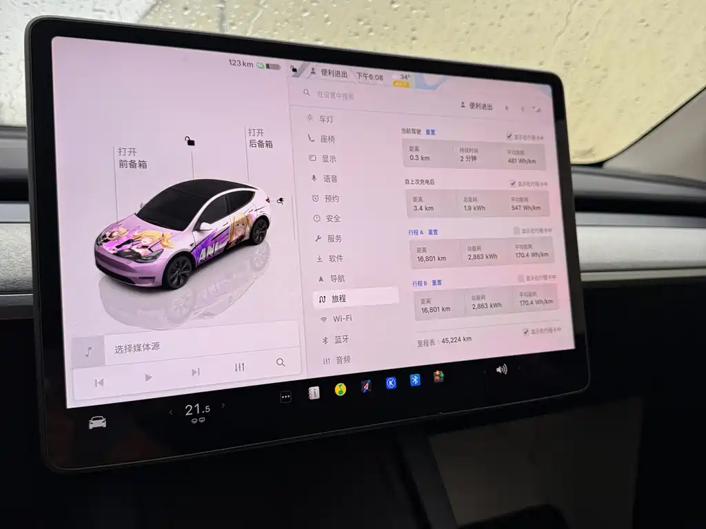 Tesla Model Y — фото 11