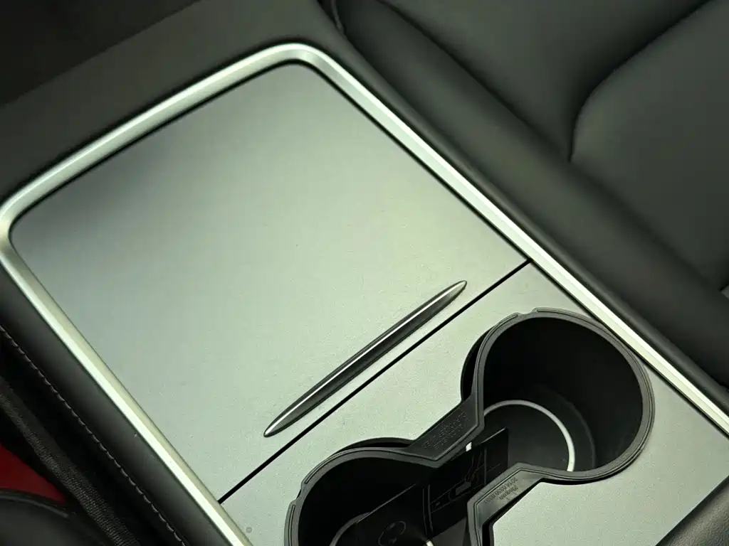 Tesla Model Y — фото 13