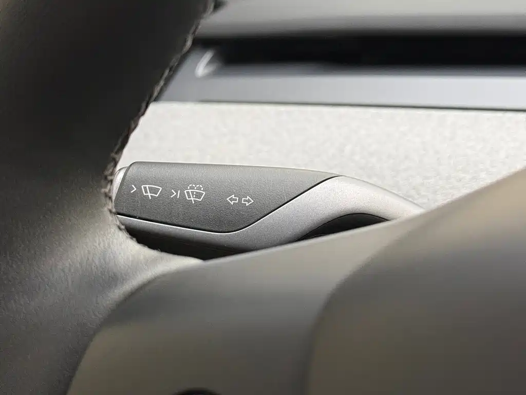 Tesla Model Y — фото 15