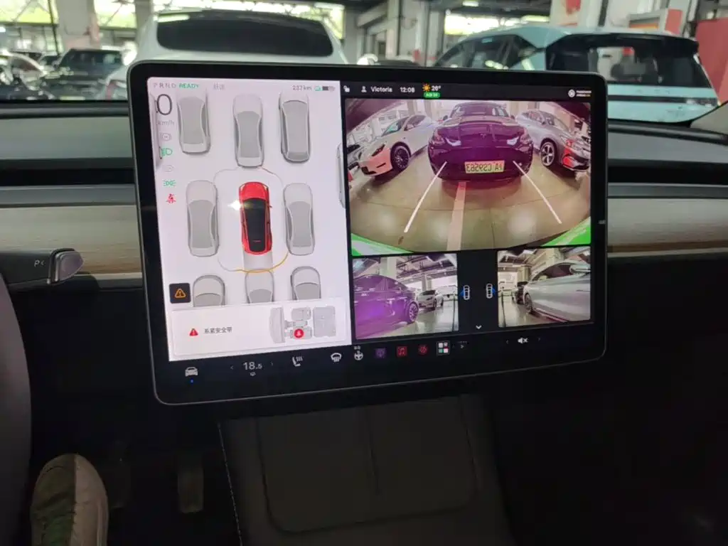 Tesla Model Y — фото 13