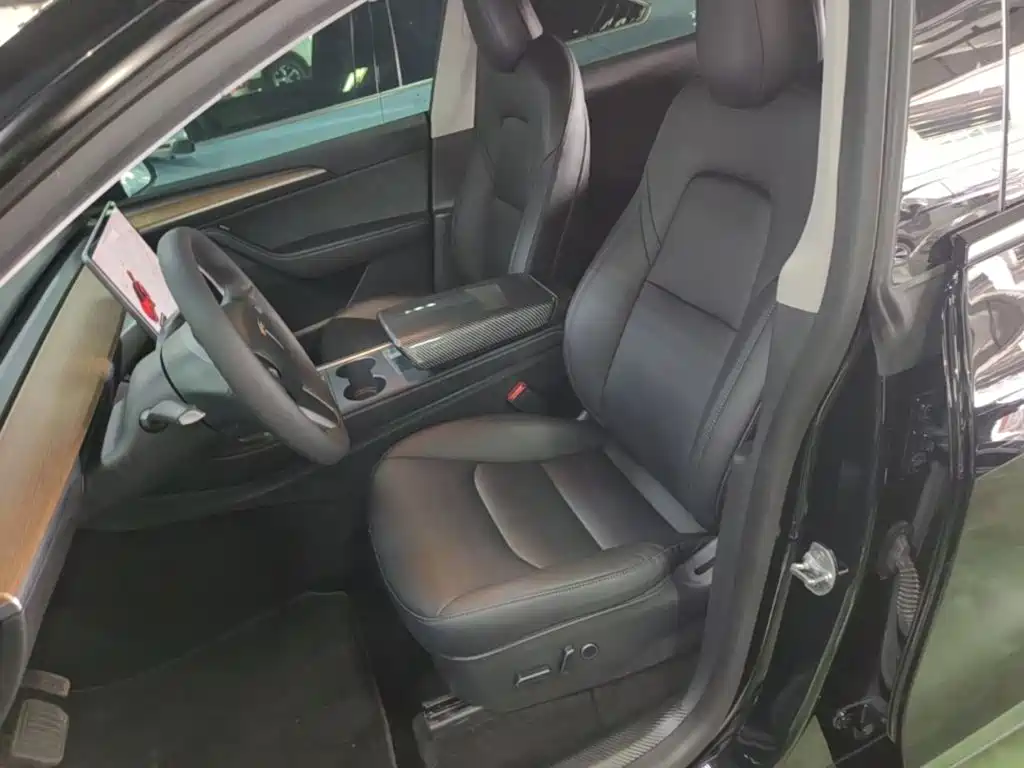 Tesla Model Y — фото 15
