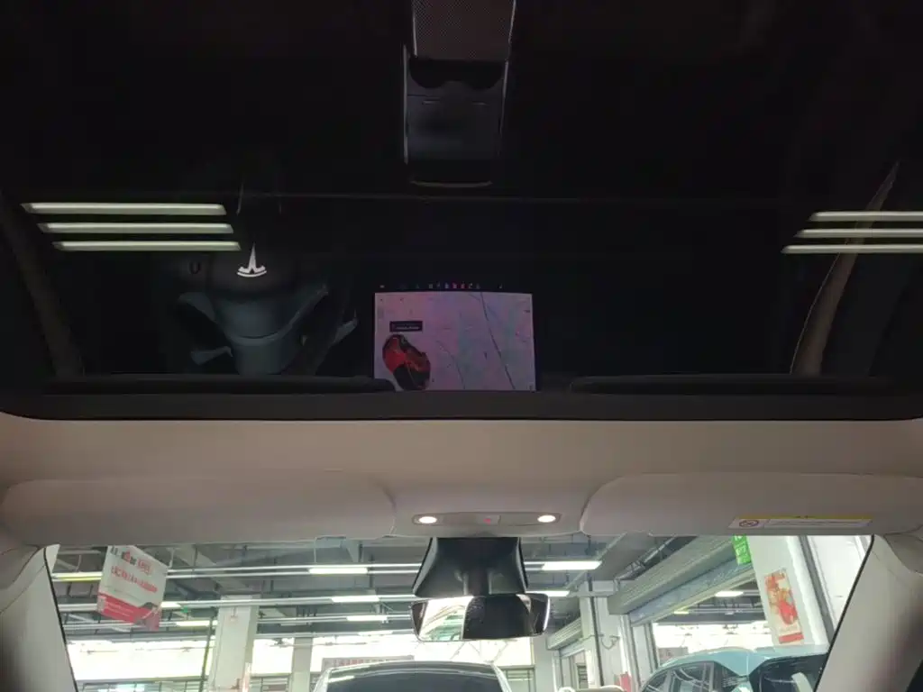 Tesla Model Y — фото 18