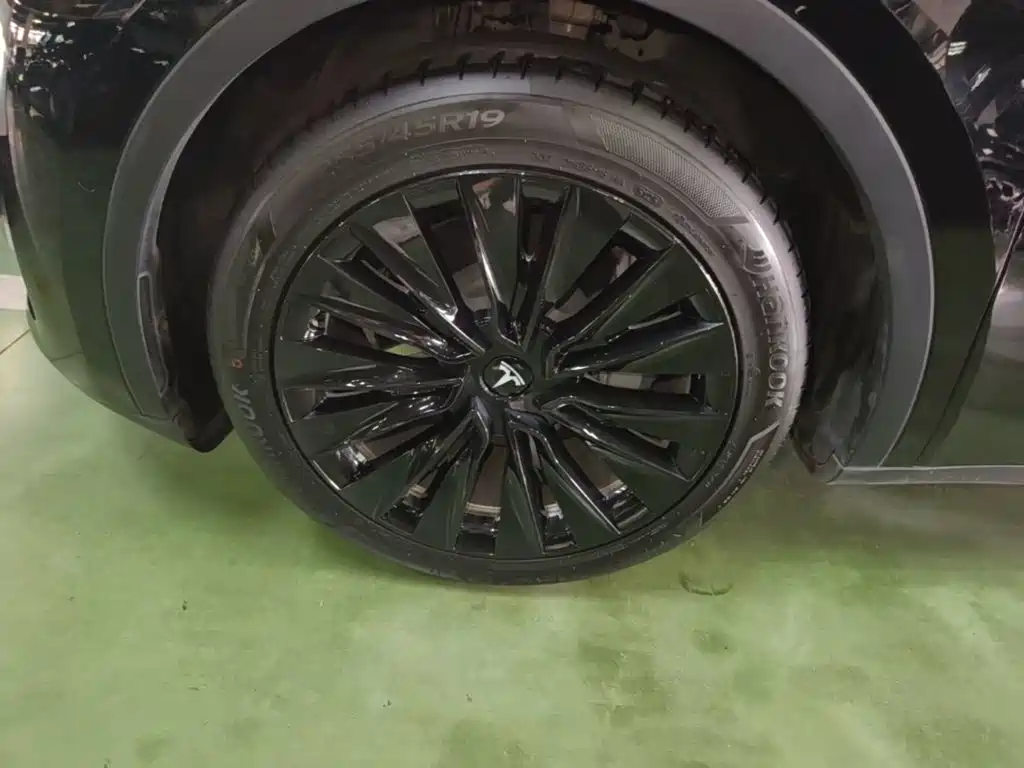 Tesla Model Y — фото 23