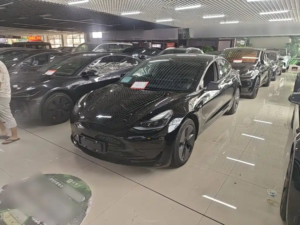 Tesla Model 3 — фото 2