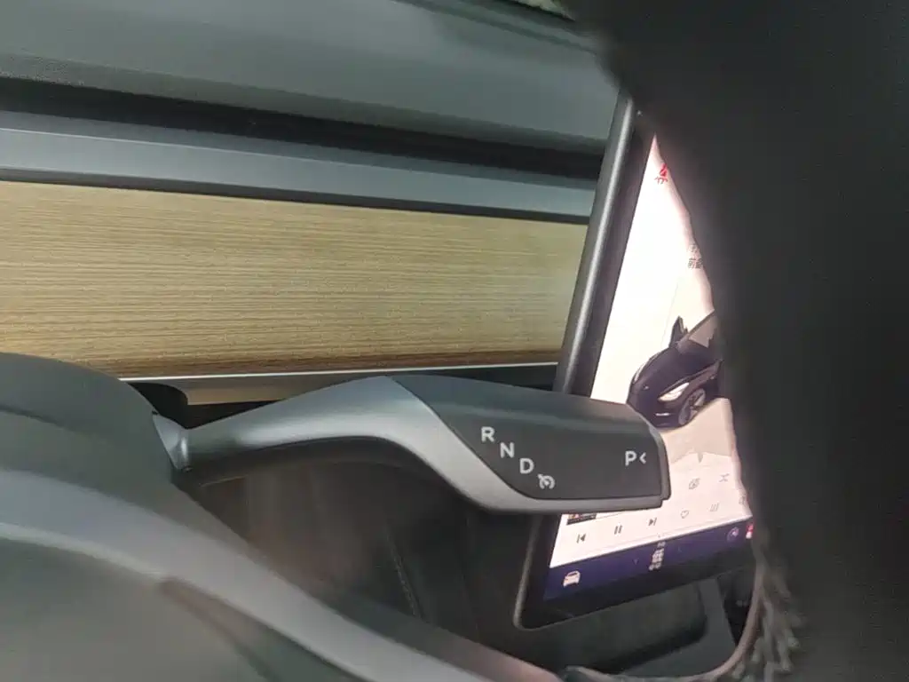 Tesla Model 3 — фото 14