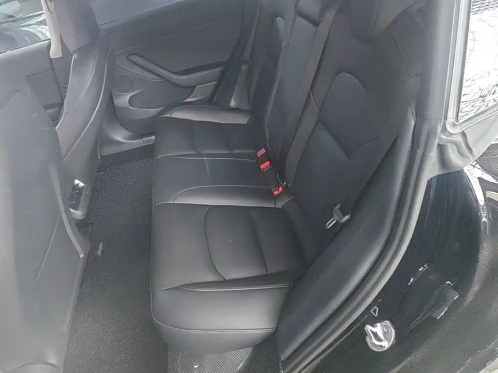 Tesla Model 3 — фото 17