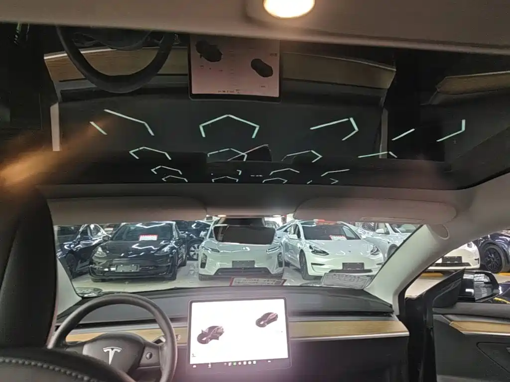 Tesla Model 3 — фото 18