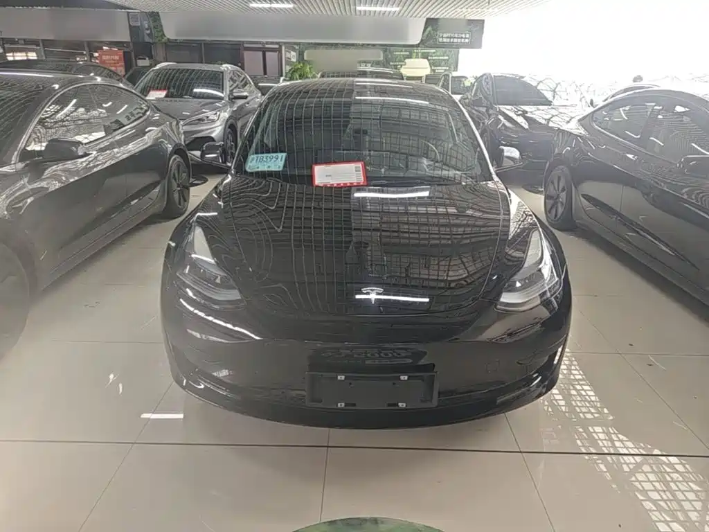 Tesla Model 3 — фото 3