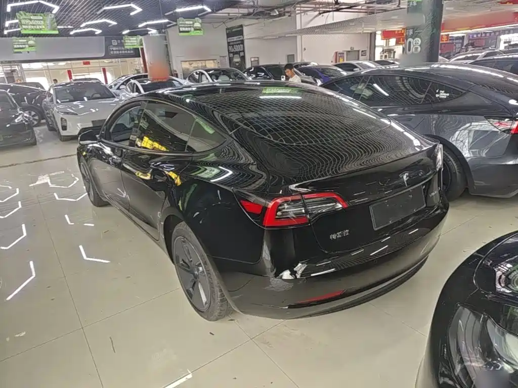 Tesla Model 3 — фото 5