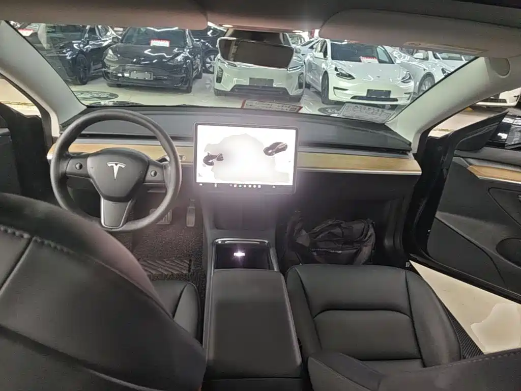 Tesla Model 3 — фото 10