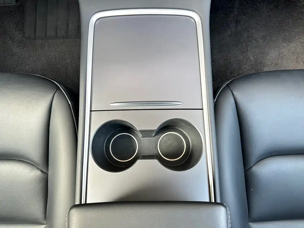 Tesla Model Y — фото 17