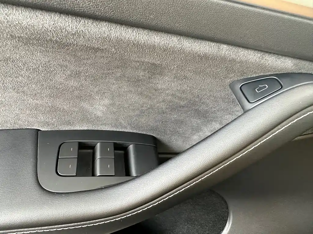 Tesla Model Y — фото 19