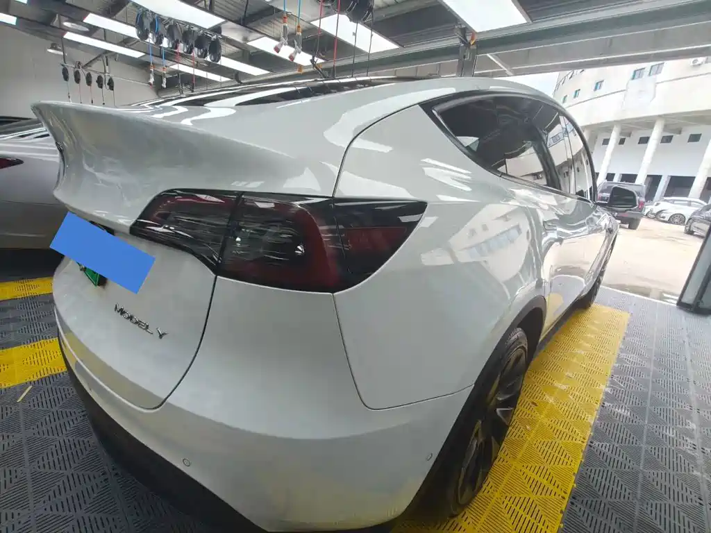 Tesla Model Y — фото 7