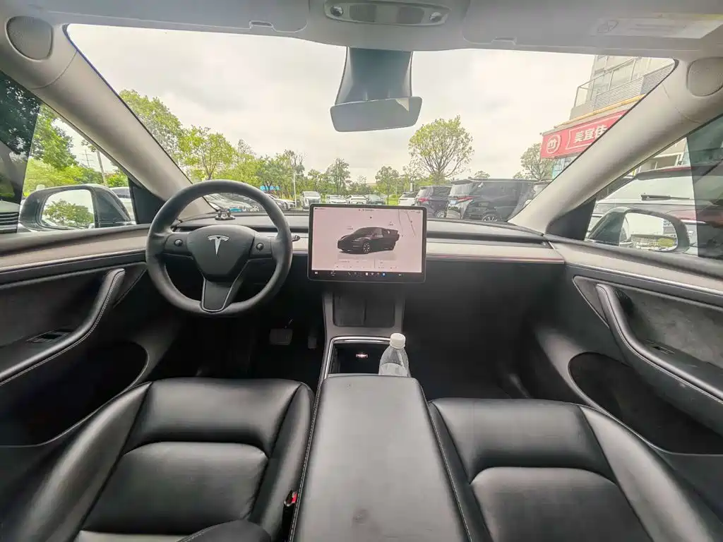 Tesla Model Y — фото 4