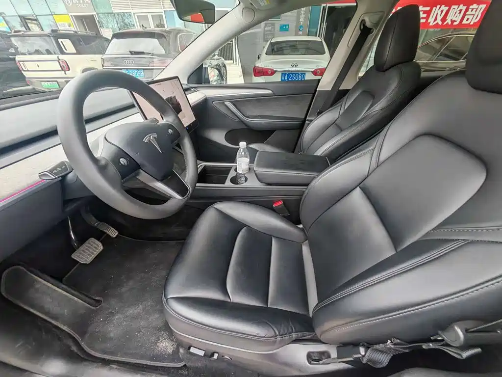 Tesla Model Y — фото 6