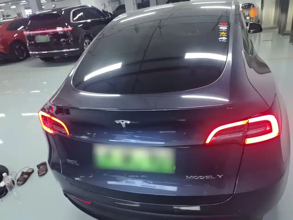 Tesla Model Y — фото 6