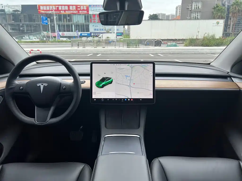 Tesla Model Y — фото 11