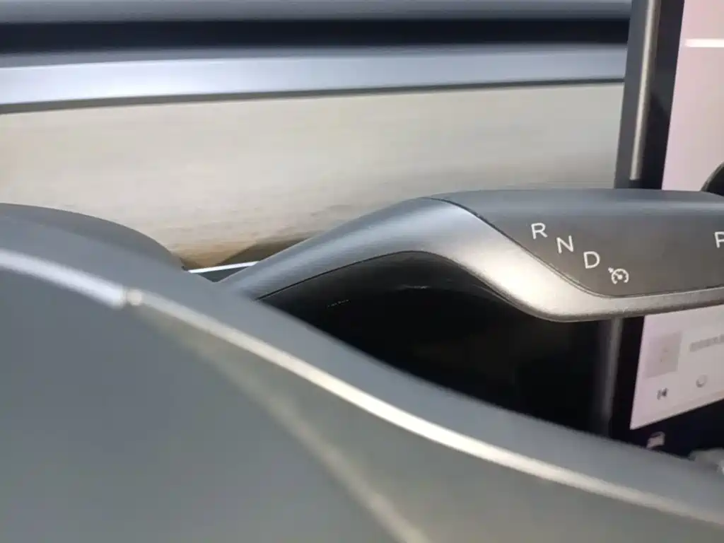 Tesla Model Y — фото 14