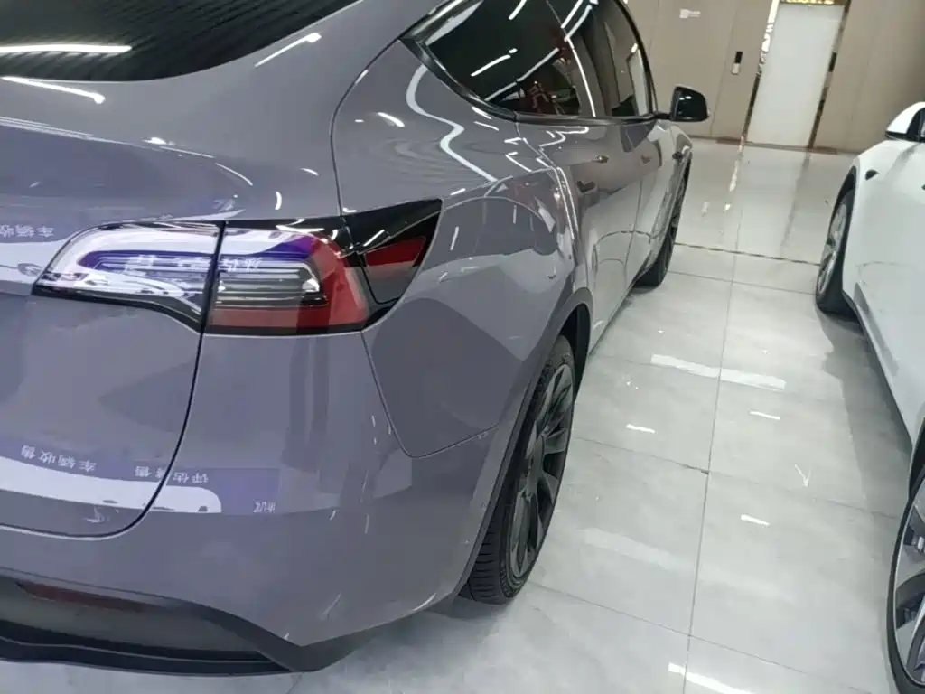 Tesla Model Y — фото 8