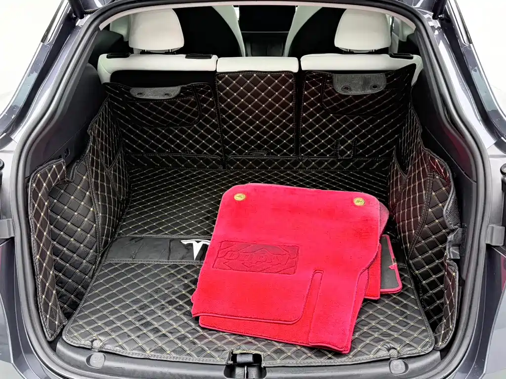 Tesla Model Y — фото 13