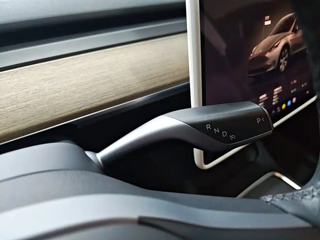 Tesla Model Y — фото 14