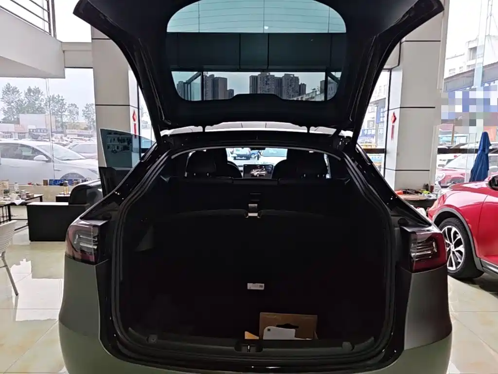 Tesla Model Y — фото 19