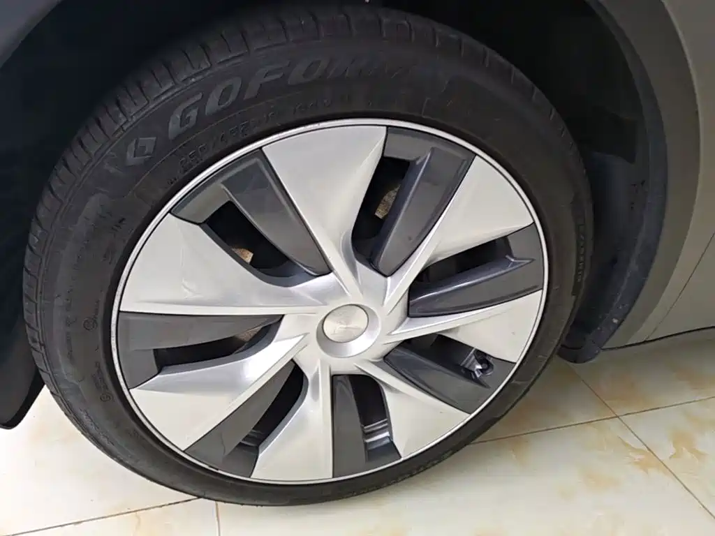 Tesla Model Y — фото 23
