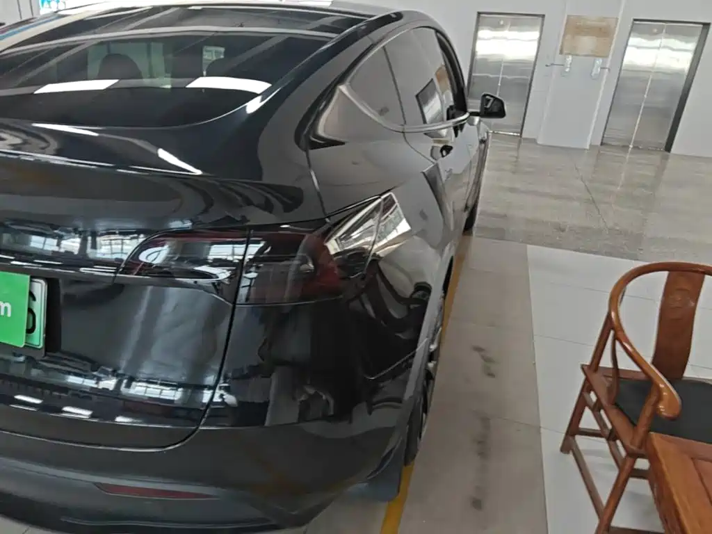 Tesla Model Y — фото 8