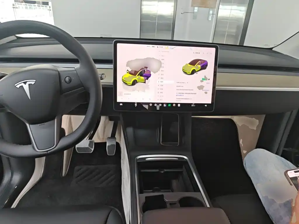 Tesla Model Y — фото 10