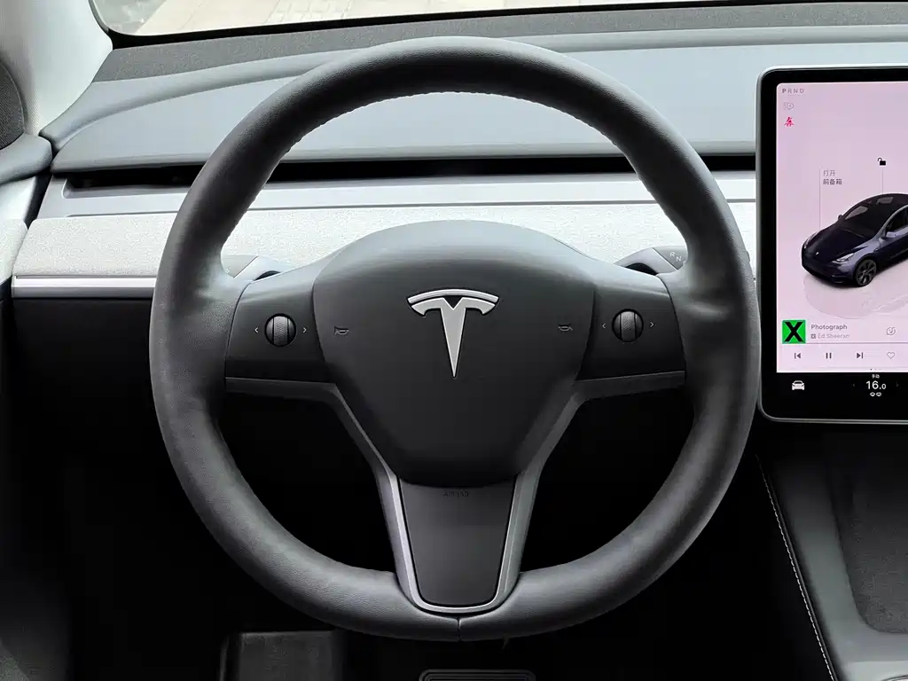 Tesla Model Y — фото 17
