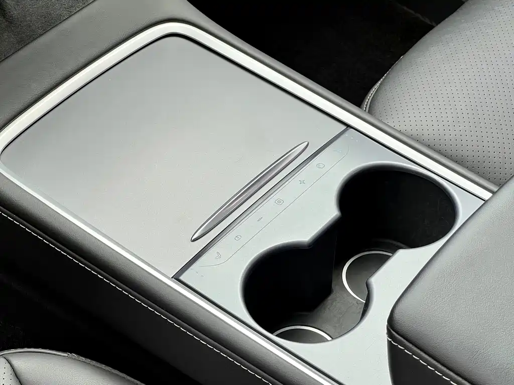 Tesla Model Y — фото 18