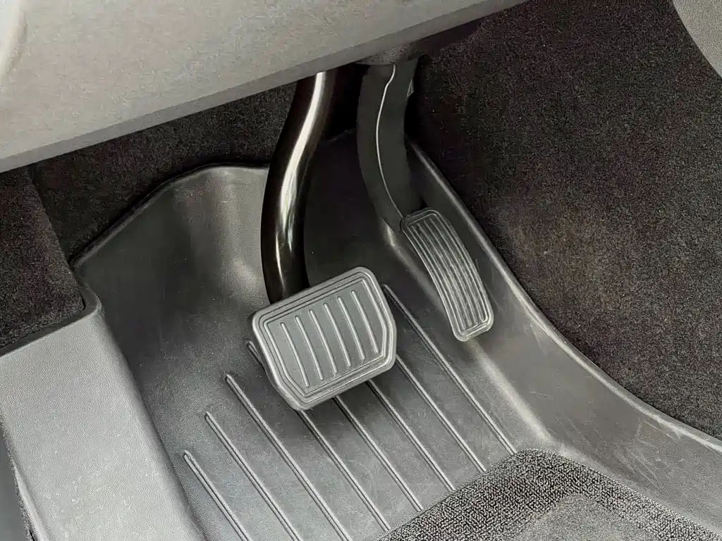 Tesla Model Y — фото 20