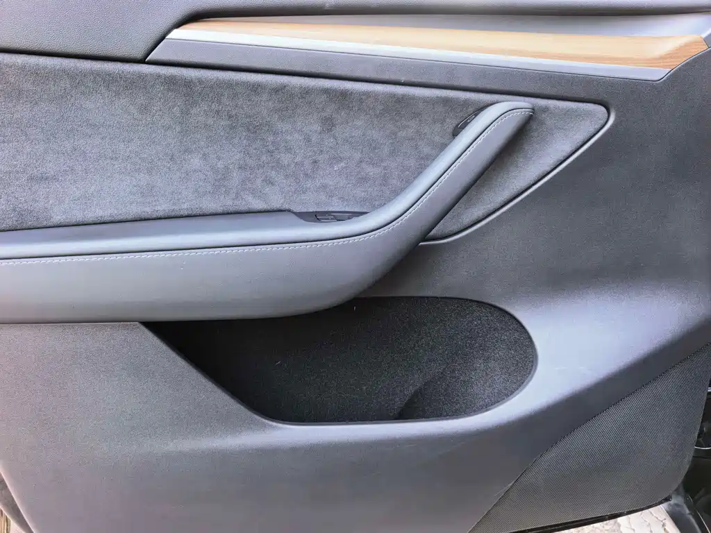 Tesla Model Y — фото 11