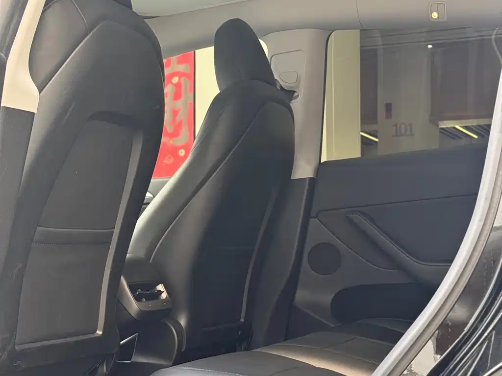 Tesla Model Y — фото 11