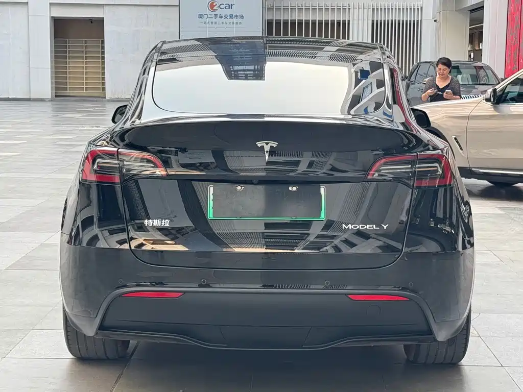 Tesla Model Y — фото 13