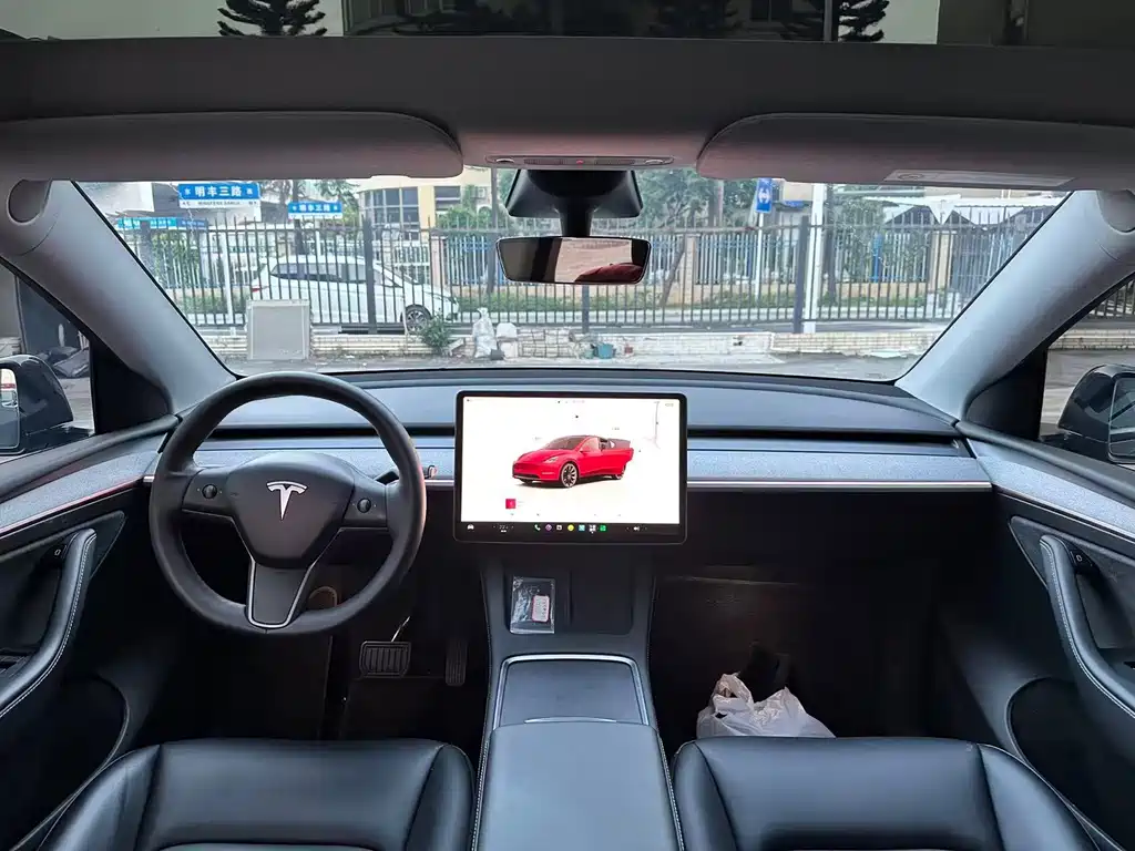 Tesla Model Y — фото 5