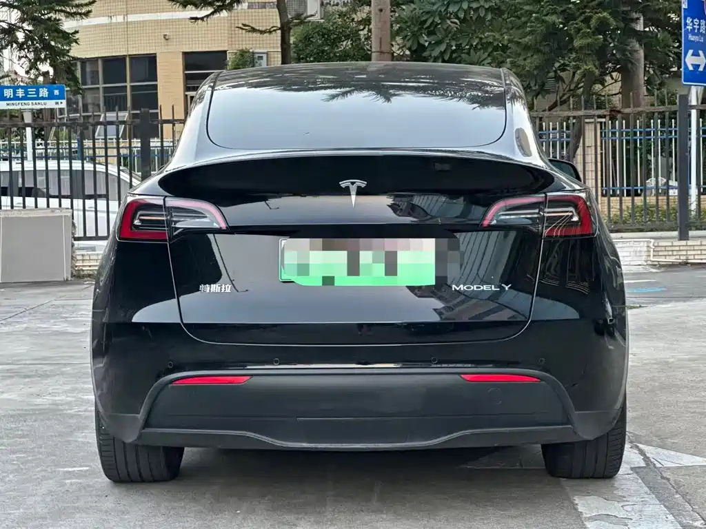 Tesla Model Y — фото 6
